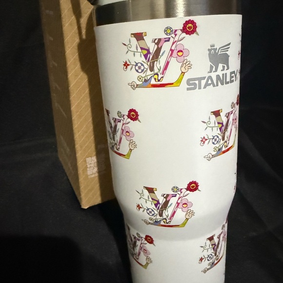 New Stanley White 30oz Tumbler with Vibrant LElegantV Floral Pattern Artsy - Picture 4 of 9